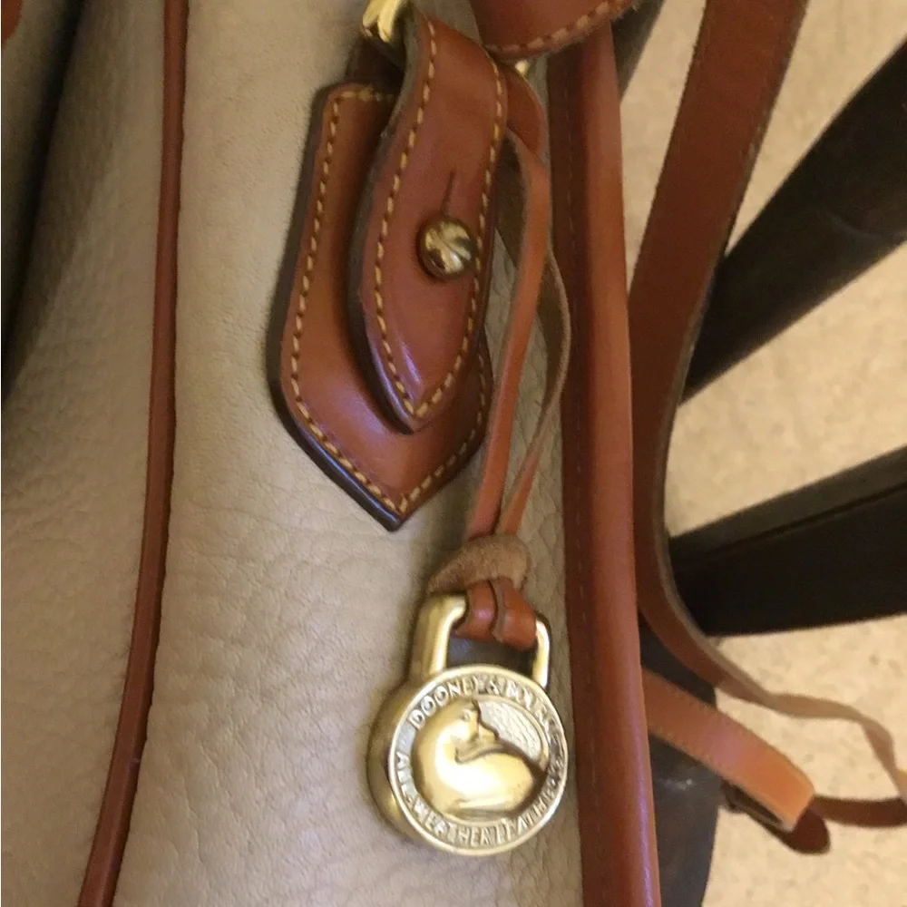 Dooney&Bourke all weather pebbled leather cross body bag like new condition - Picture 7 of 9
